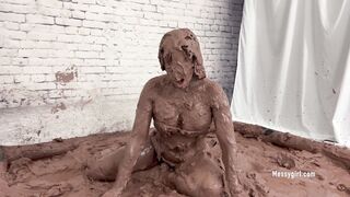 2024-08-07-messygirl-1161-slathered_in_mud