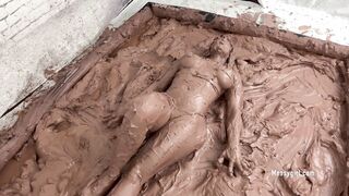 2024-08-07-messygirl-1161-slathered_in_mud