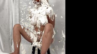 2024-09-30-messygirl-1235-the_carnival_job_alba_zevon