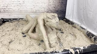 2024-03-06-messygirl-1139-naughty_mud_play