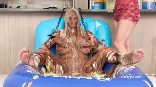 2024-03-13-messygirl-1140-dessert_is_on_alice