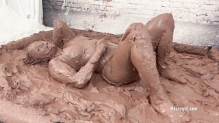 2024-10-09-messygirl-1170-mud_virgin_scarlett
