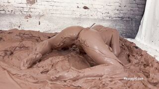 2024-10-09-messygirl-1170-mud_virgin_scarlett