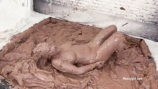 2024-10-09-messygirl-1170-mud_virgin_scarlett