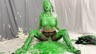 2024-09-09-messygirl-1232-i_want_it_now