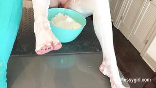 2024-03-02-messygirl-982-baking_with_vika_episode_3
