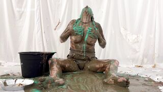 2024-04-09-messygirl-1202-messy_mom_breanna