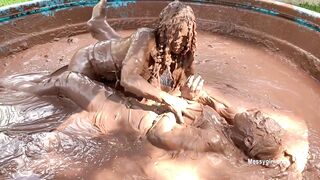 2024-10-17-messygirl-1119-jani_vs_zoey_mud_wrestling
