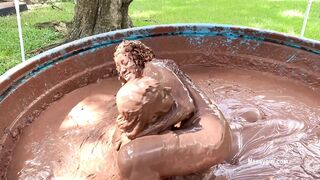 2024-10-17-messygirl-1119-jani_vs_zoey_mud_wrestling