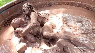 2024-10-17-messygirl-1119-jani_vs_zoey_mud_wrestling