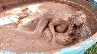 2024-10-17-messygirl-1119-jani_vs_zoey_mud_wrestling