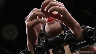2016-03-11-kink-39694-yhivi-testing-her-limits_low