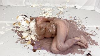 2024-02-19-messygirl-1195-cadence_luxx_becomes_a_messygirl