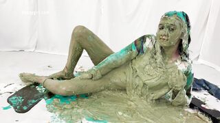 2024-12-19-messygirl-1128-messy_preschool_teacher_megan