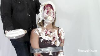 2024-11-18-messygirl-965-the_dessert_critic