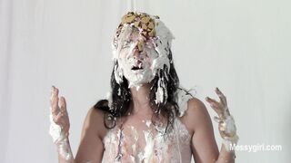 2024-08-19-messygirl-951-pies_and_beans_get_in_my_eyes