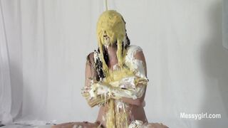 2024-08-19-messygirl-951-pies_and_beans_get_in_my_eyes