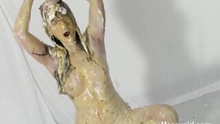 2024-08-19-messygirl-951-pies_and_beans_get_in_my_eyes