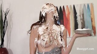 2024-01-07-messygirl-919-the_pie_holding_challenge