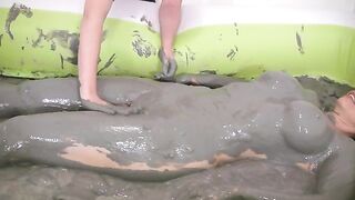 2024-10-03-messygirl-776-mud_spa_girls