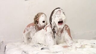 2024-09-24-messygirl-904-the_cake_bed