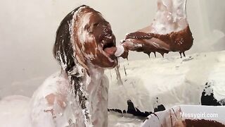 2024-09-24-messygirl-904-the_cake_bed