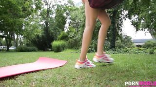 2019-10-08-pornworld-57916-trainer-flexes-her-feet-on-cock_720