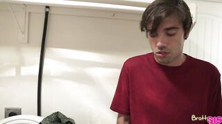 brattysis_my_stepbrother_helps_me_put_a_big_load_in_the_laundry_960