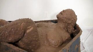 2024-06-01-messygirl-706-vicky_takes_a_chocolate_glop_bath