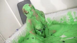2024-10-30-messygirl-851-the_seduced_reporter
