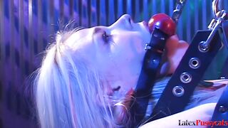 2023-04-11-latexpussycats-220-sophia-ferrari-gets-fucked-clad-in-latex