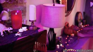 couplescostumes_s01_jodiejohnson_ellietay_540p