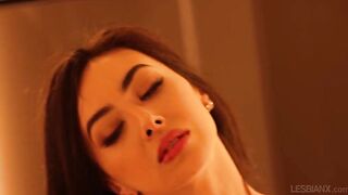 sensualsapphicseduction_s01_chloesurreal_scarlettalexis_540p