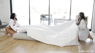 four-hands-sex-massage_720