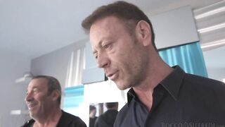 roccosbacktoamericaformoreadventurespart3_s03_roccosiffredi_brooklyngray_540p