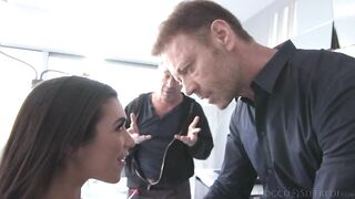 roccosbacktoamericaformoreadventurespart3_s03_roccosiffredi_brooklyngray_540p