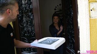 2019-04-11-pornworld-42474-pizza-boy-delivers-hardcore_720