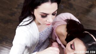eliza_ibarra_and_valentina_nappi_720