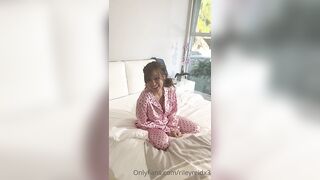 OnlyFans - Riley Reid - Step Sister Caught Humping Her Pillow rq