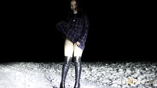 video-standing-in-snow_1080P