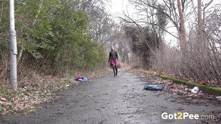 video-squatting-over-clothes_1080P
