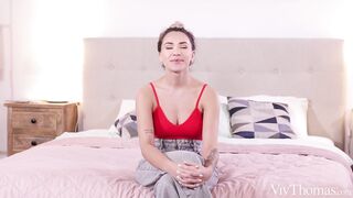 viv-thomas-2025-04-19-behind-the-scenes-merida-sat-on-location-720