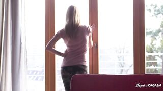 angel-masturbates-her-juicy-snatch_720