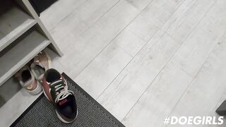 curvy-redhead-sucks-a-lucky-guys-cock_720