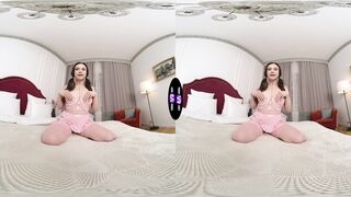 TmwVRnet_Mandy_Moon_Solo_1920x960