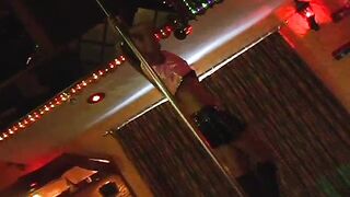stripper-ipod-001