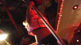 stripper-ipod-001