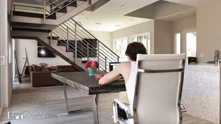 stepson-eating-stepmom-s-pussy-while-on-phone-with-dad_720
