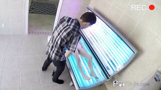 stepbro-creeps-on-tanning-stepsis_720
