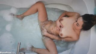 horny-in-the-bath_720